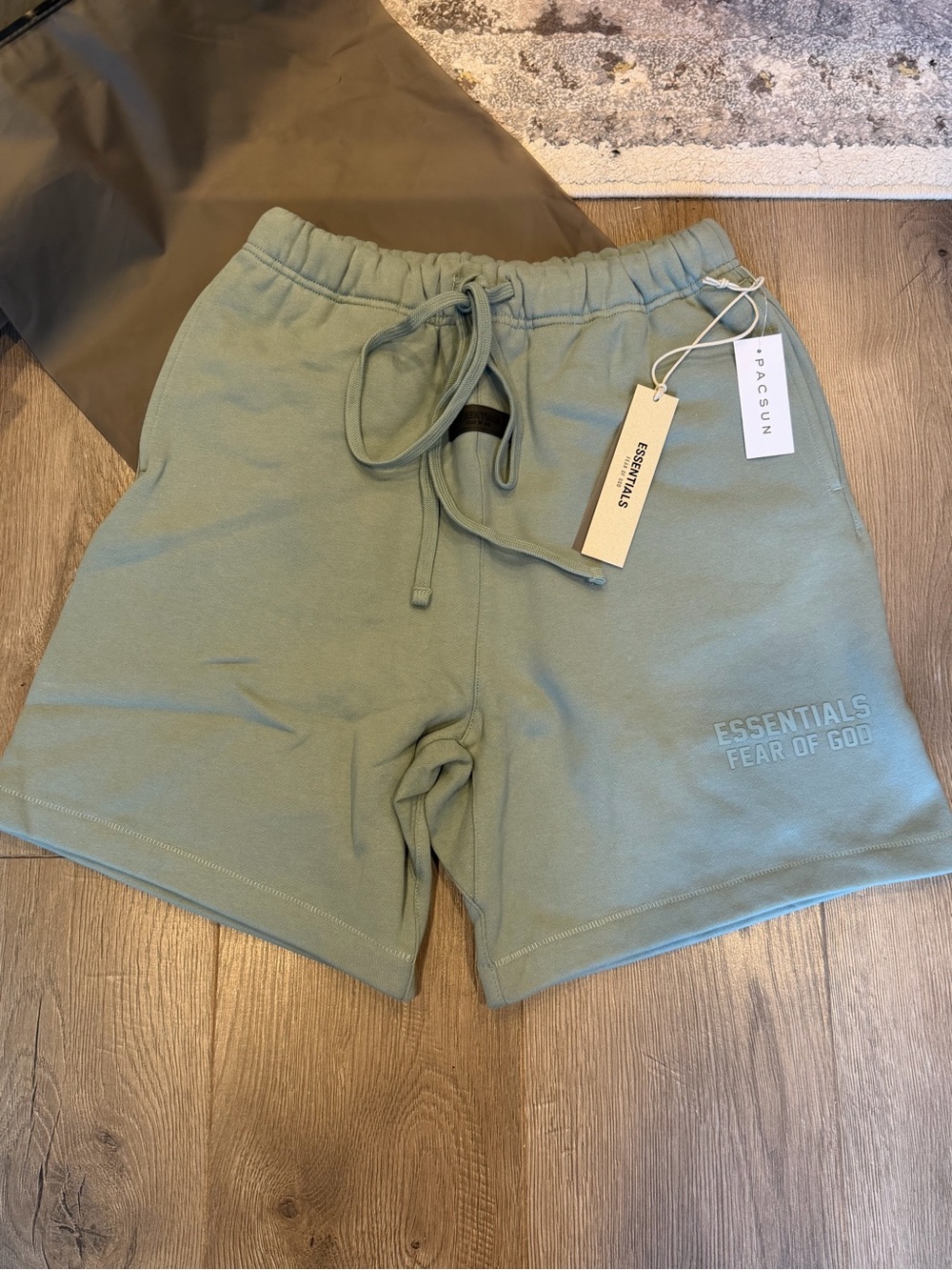 ESSENTIALS Fear of God sycamore Shorts brand new